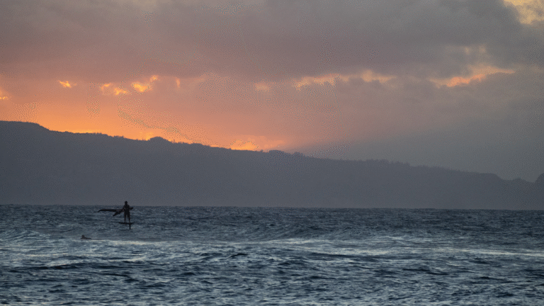 Hawaii Travel Guide with Aloha Quotes & Surf Gear Tips