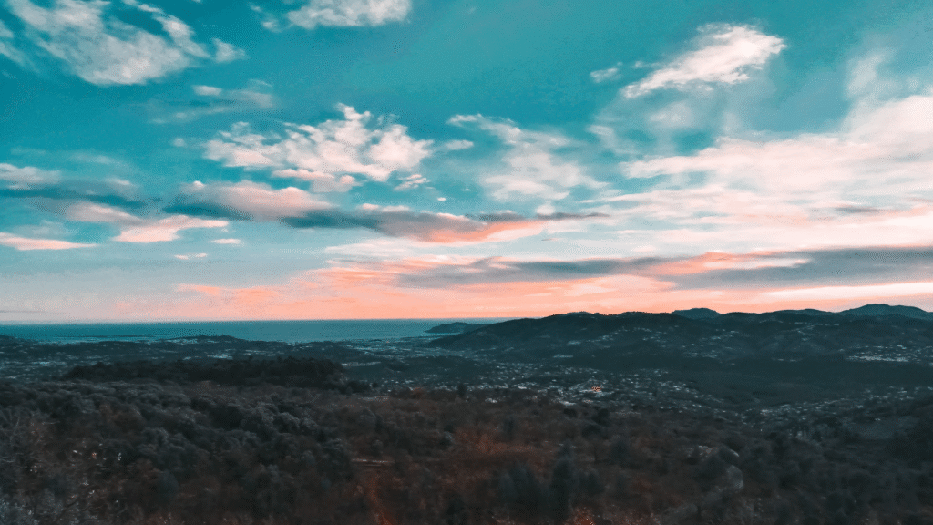 10 Essential Travel Gear Items in 2025 for Minimalist Trips