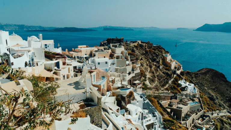 7 Unforgettable Santorini Honeymoon Spots with Love Tips